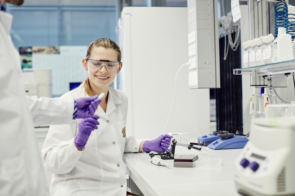 /media/qnolrnss/pmi_science1.jpg?width=1000&height=700¢er=0,284429515657168,0,367945823927765&mode=crop