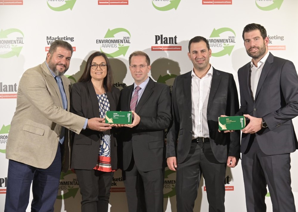 (Από αριστερά) Οι Μιχάλης Μανδηλαράς, Αγγελική Γιουρούδη, Κωνσταντίνος Οικονόμου, Γιώργος Ασημέλης και Θάνος Γκράβας παραλαμβάνουν τα βραβεία.